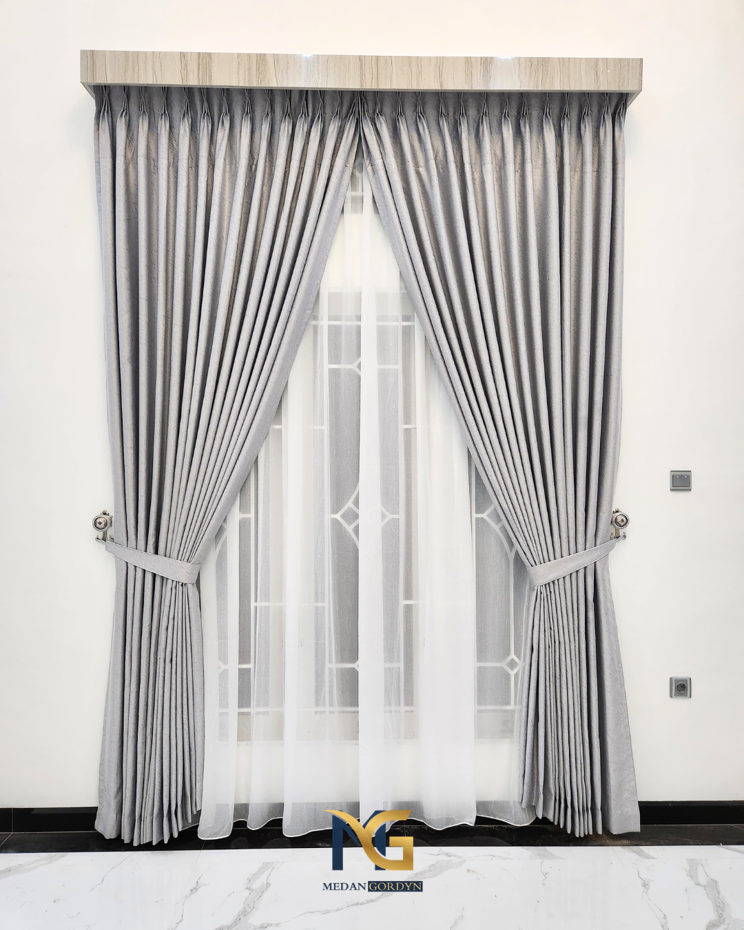 Gordyn Minimalis Premium Silver Grey