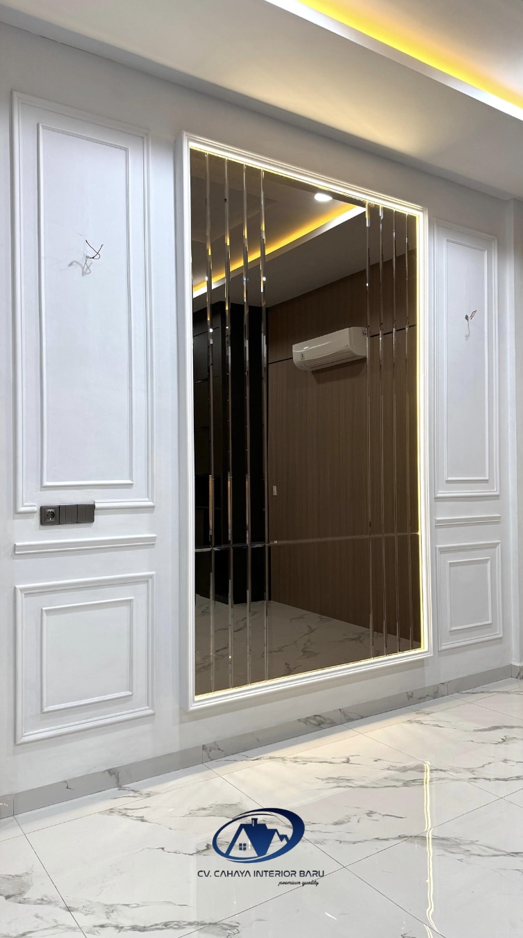 Kemewahan Refleksi: Perpaduan Wall Panel Klasik 