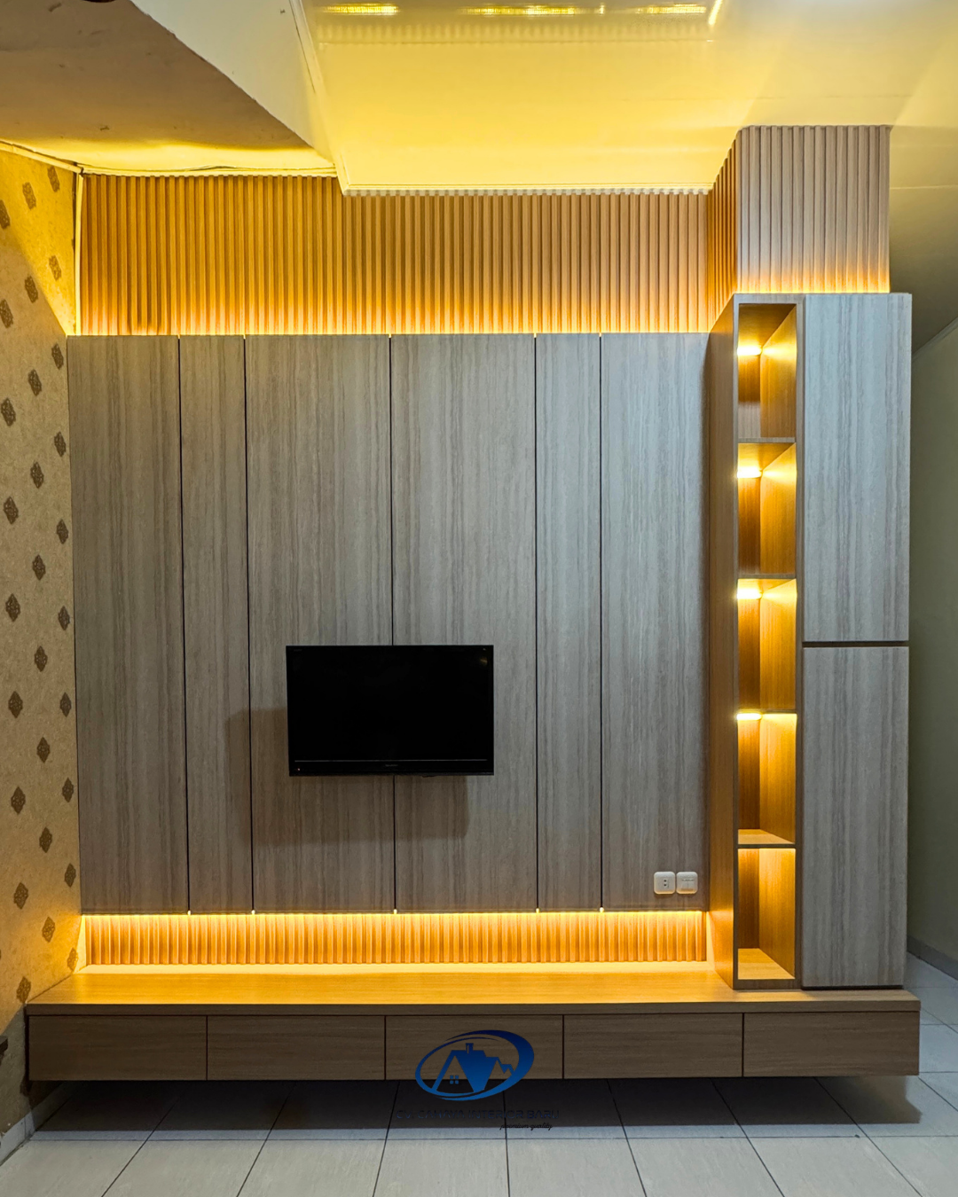 Backdrop TV Modern Warm Wood