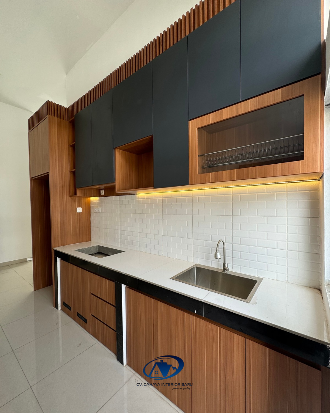 Kitchen Set Minimalis Kombinasi Wood & Charcoal