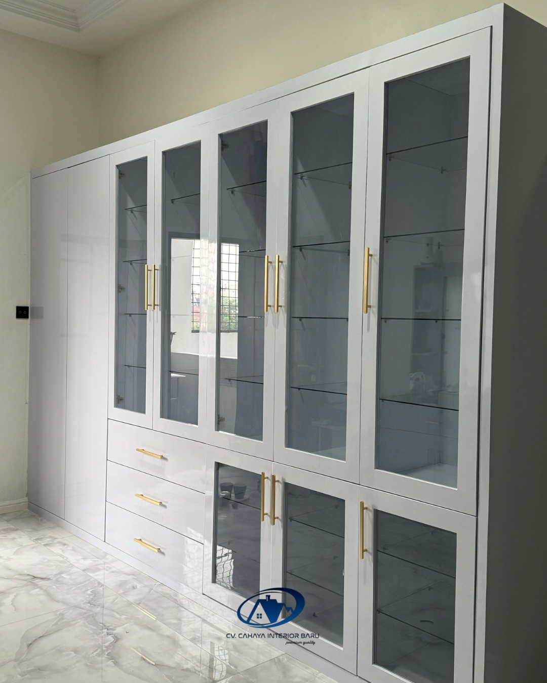 Lemari Pajangan Minimalis Modern