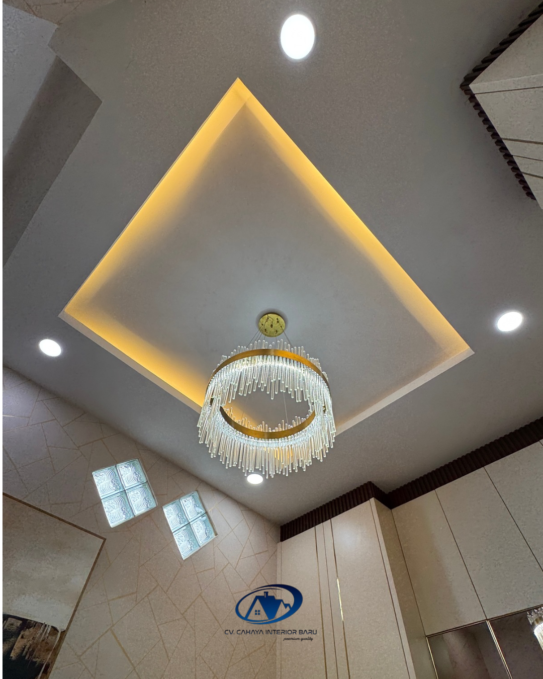 Desain Plafon Geometris Modern untuk Ruangan Mewah